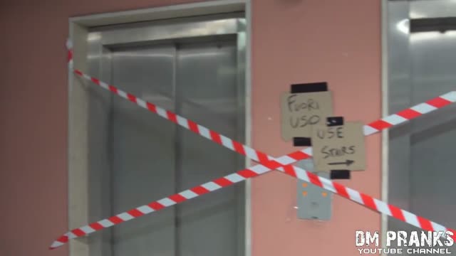 Vidéo Demander Un Prêt De 50000 Euros à La Banque En Jouant Le Mafieux
