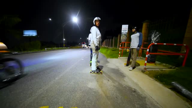 Vidéo Skater Vs Bladers Raw Run (95 Kmh)