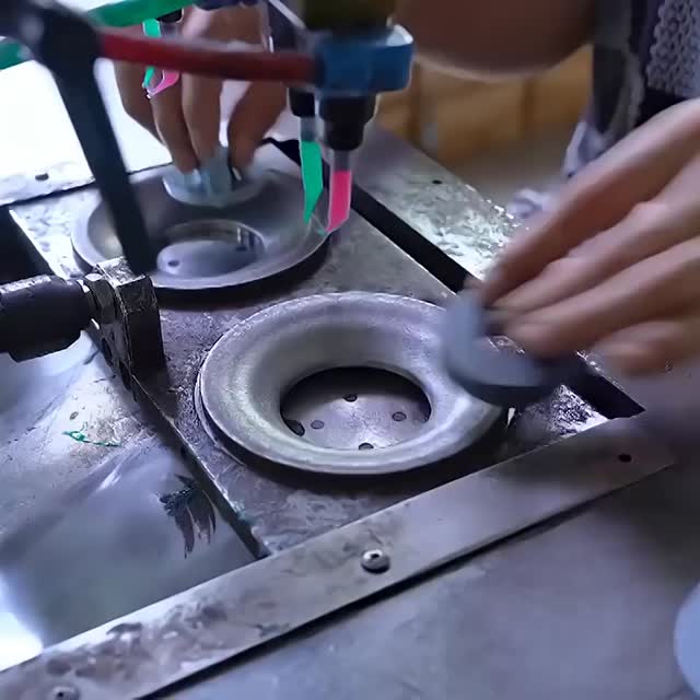 Vidéo Fabrication D'enceintes Bluetooth à La Chaîne