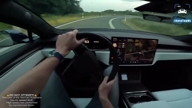 Une Accélération Impressionnante En Tesla Model S Plaid